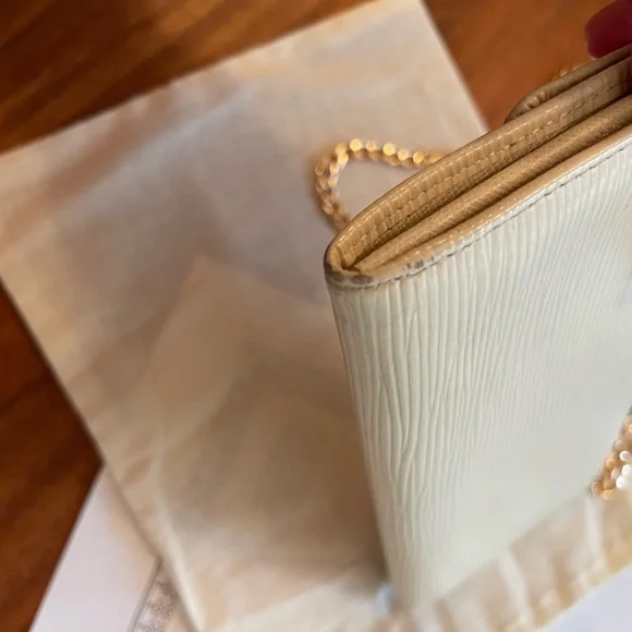 Louis Vuitton Cream and Gold Wallet with Chain Strap Eli Sarah - Picture 14 of 16